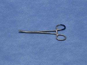 Kocher arterieklem, gebogen, 1 x 2 tanden, 14,0 cm