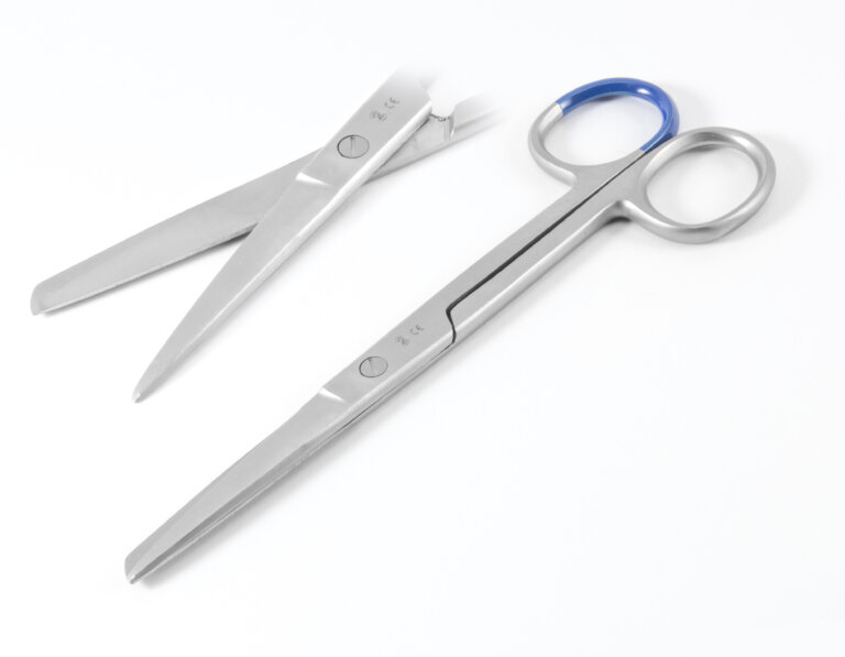 Forbici chirurgiche, diritte, affilate/smussate, 14,5 cm Forbici chirurgiche, diritte, affilate/smussate, 14,5 cm